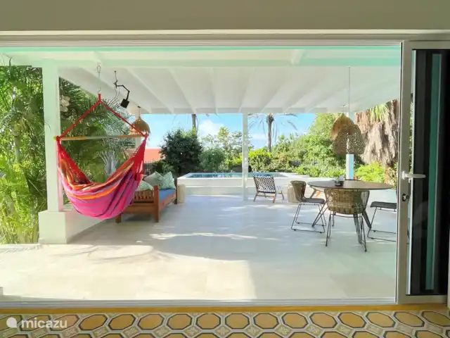 villa en Curazao, Curazao Centro, Piscadera – Invernadero Palmas Curacao La vida interior y exterior se fusionan a la perfección.