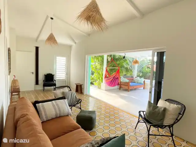 villa en Curazao, Curazao Centro, Piscadera – Invernadero Palmas Curacao A veces también es maravilloso sentarse en el espacioso sofá de cuero.