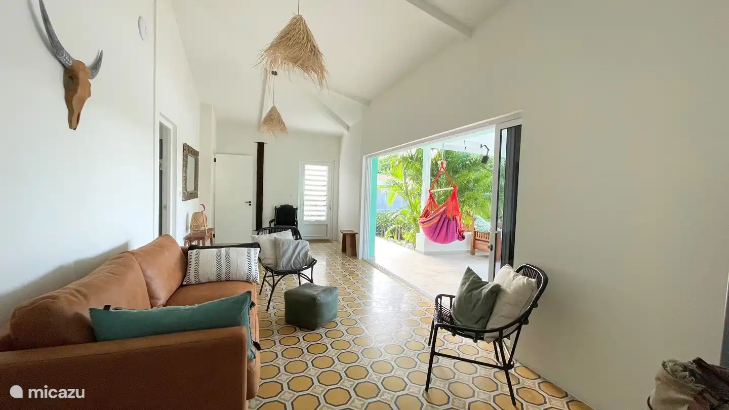 Les tuiles historiques d'origine ont été conservées et donnent à la maison un aspect joyeux.