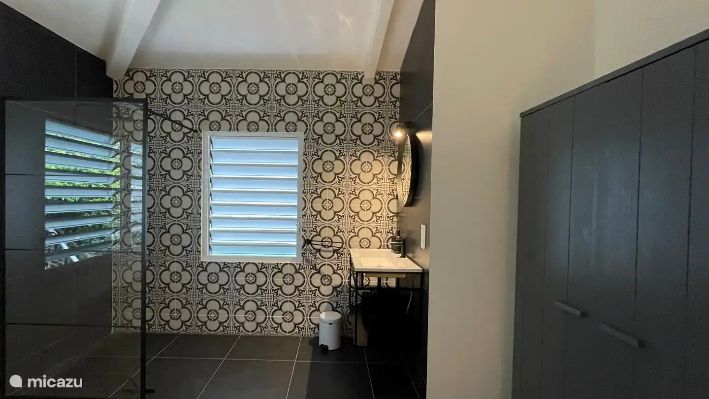 Les tuiles portugaises sont un ajout joyeux aux tuiles originales de Curaçao.