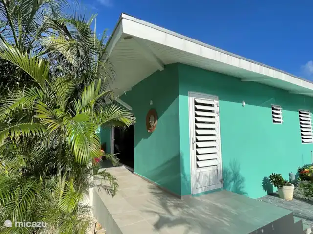 villa en Curazao, Curazao Centro, Piscadera – Invernadero Palmas Curacao La entrada de la casa y el porche.