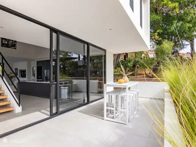 Villa B08 huren in Curaçao, Banda Ariba (oost), Vista Royal - villa Gezellig barretje op het achter terras