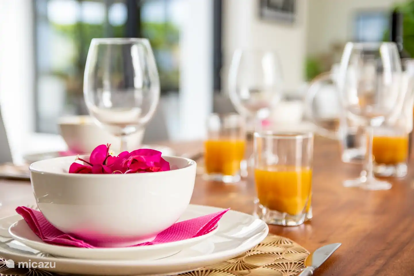 Genügend Glas und Geschirr vorhanden