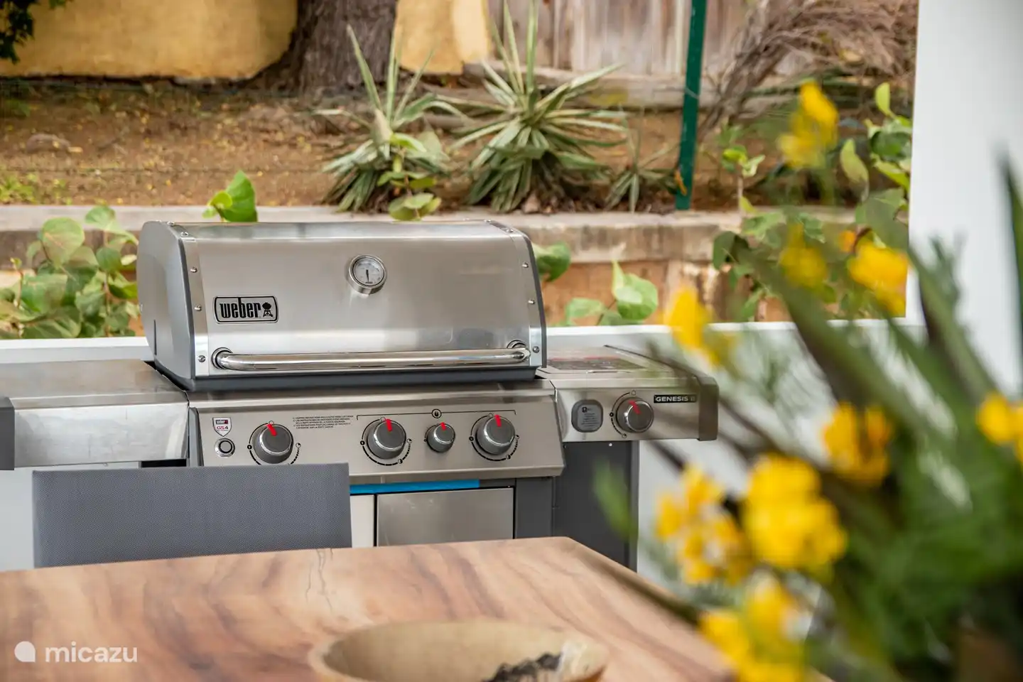 Selbstverständlich gehört auch ein großer Grill dazu