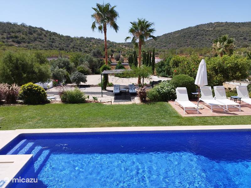 Casa vacacional Portugal, Algarve, Paderne Villa Villa con cabaña y piscina privada.