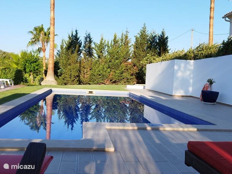 Casa vacacional Portugal, Algarve, Paderne Villa Villa con cabaña y piscina privada.