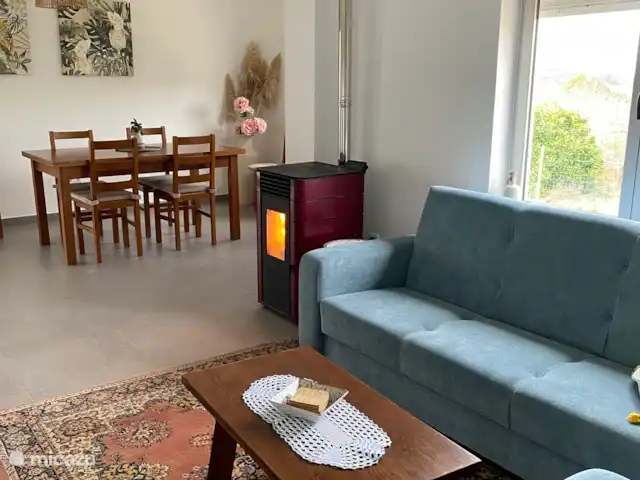 Casa Leo Mar | Portugal, Costa de Prata, Santa Catarina CLD - bungalow Salon avec poêle à granulés.