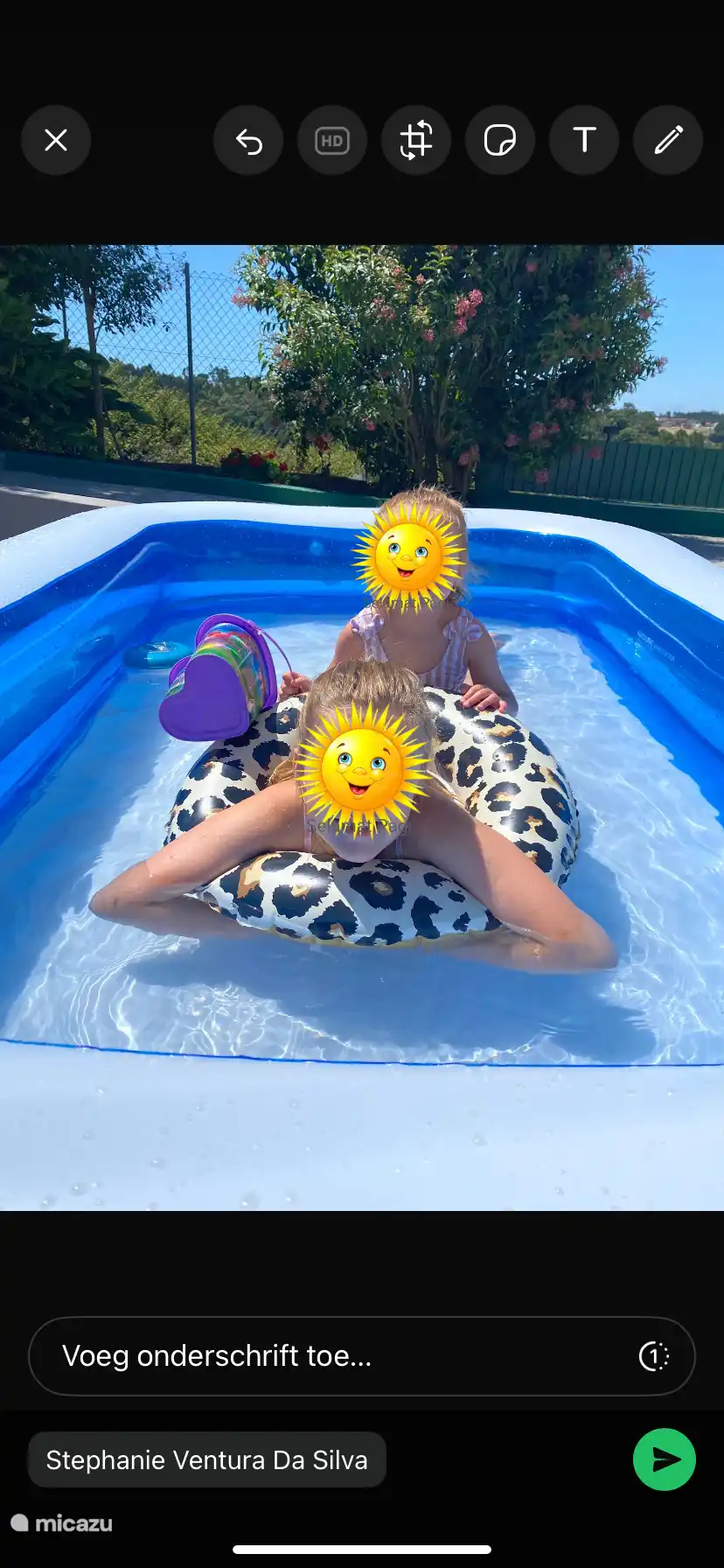 Diversión acuática en el jardín. 