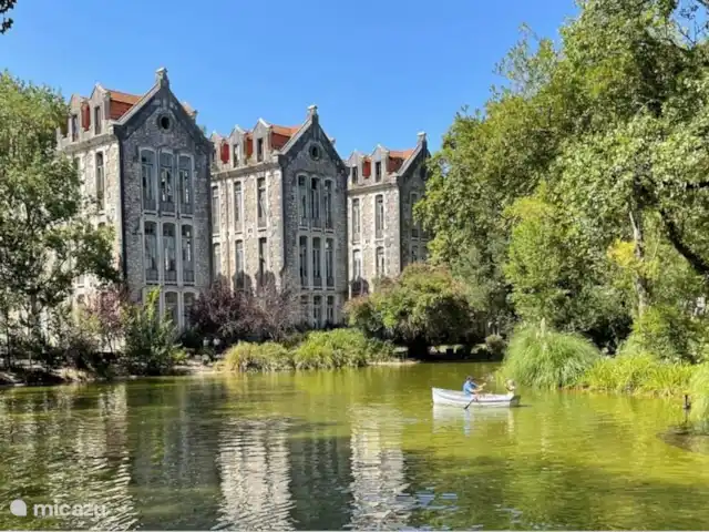 Casa Leo Mar | Portugal, Costa de Prata, Santa Catarina CLD - bungalow Caldas da Rainha à 20 km. La reine Dona Leonora y vivait.
Parc avec étang où vous pouvez faire de l’aviron. Location de bateaux. Une belle ville commerçante et des sites touristiques.
Restaurants raffinés