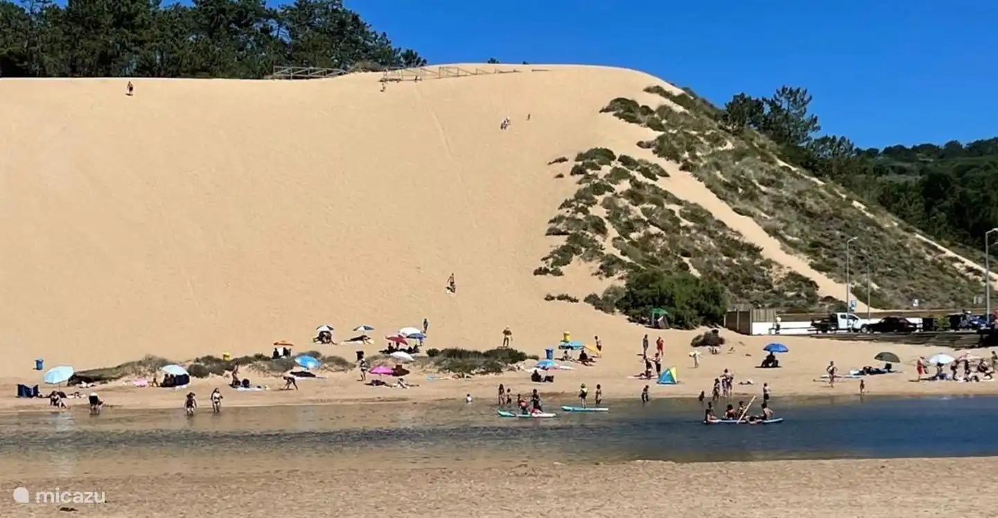 Climbing dune in Salir do Porto
Who dares to do this climb??
At the same time on the sea of Sao Martinho.