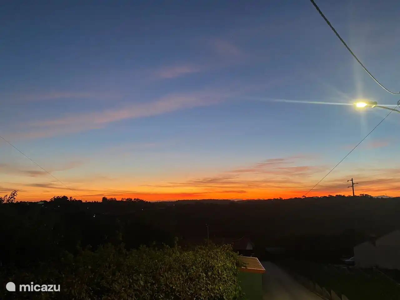 What a splendor of colours. I enjoy it and every evening I watch the sun set again.