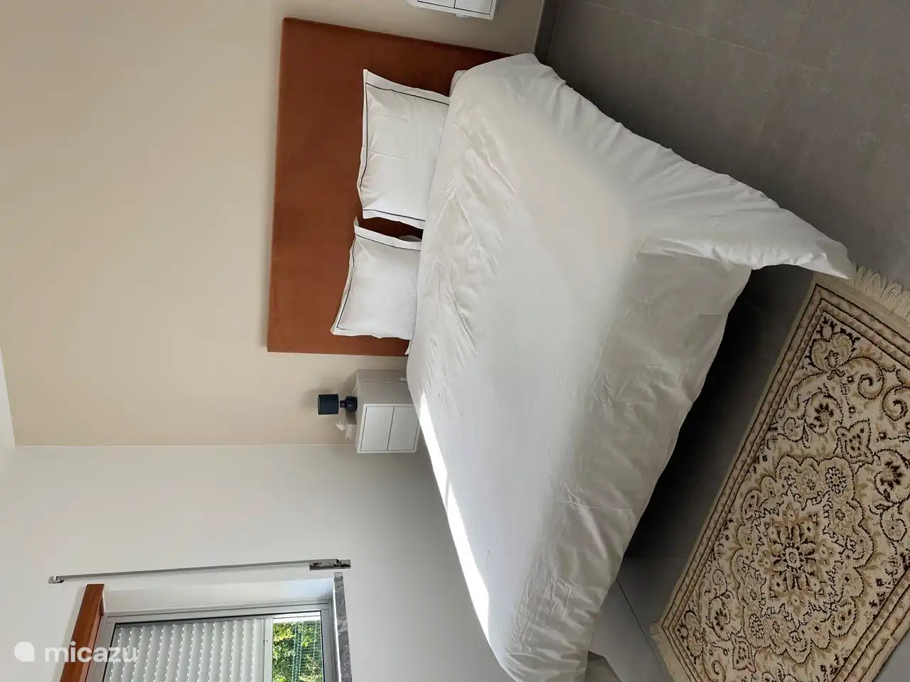 Bedroom 2 (double box spring) with beautiful views of the garden and sunset.
Window has a mosquito net.