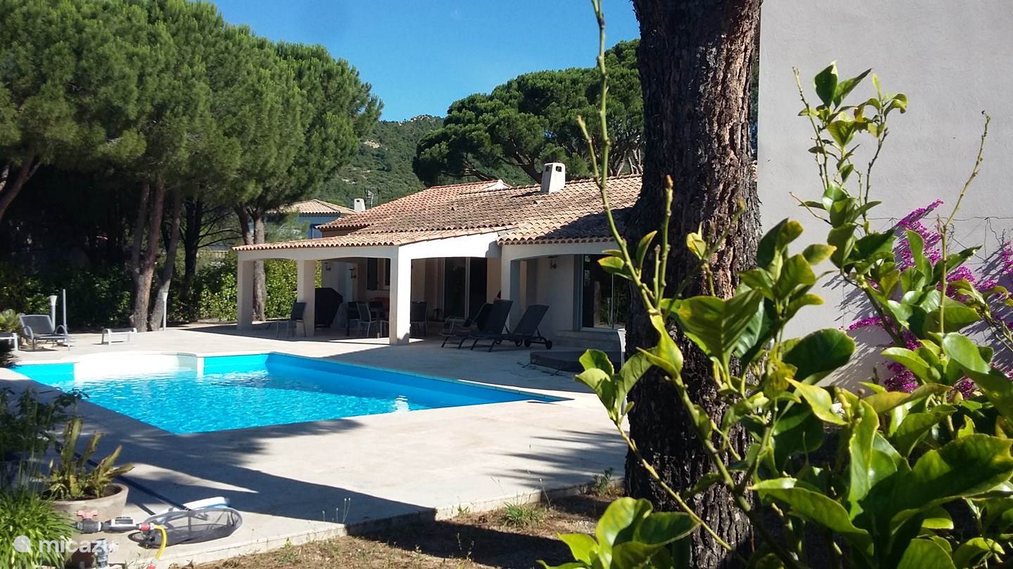 Rent Villa des Pins in Le Plan-de-la-Tour, French Riviera. | Micazu