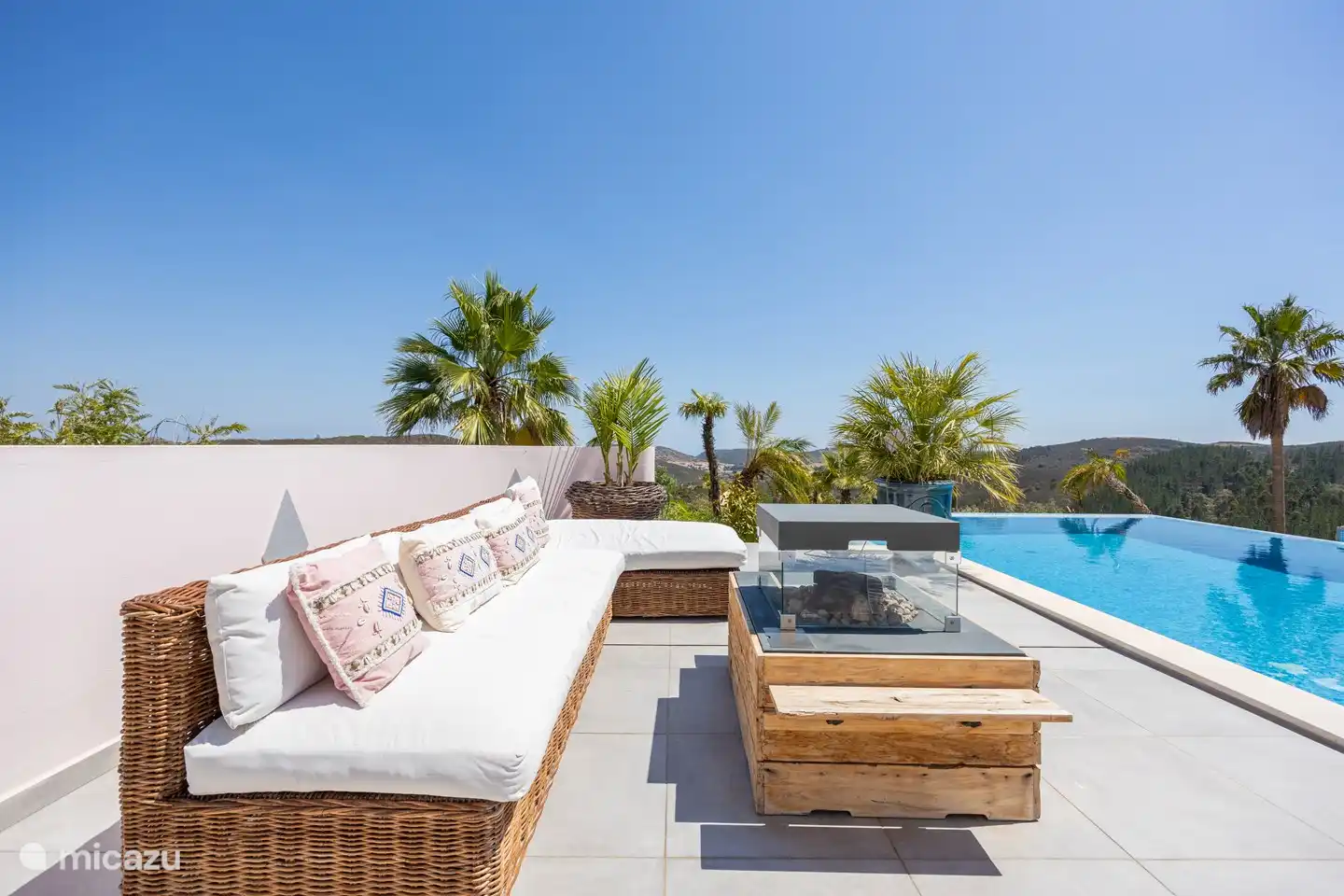 Poolterrasse 4