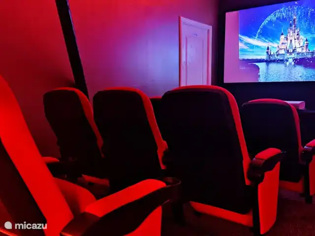 La Ferme Blanche | Pays-Bas, Drenthe, Drouwenermond - ferme votre propre cinéma !
