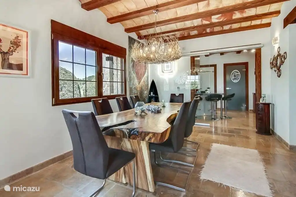 Luxe villa finca-stijl zwembad met zeezicht