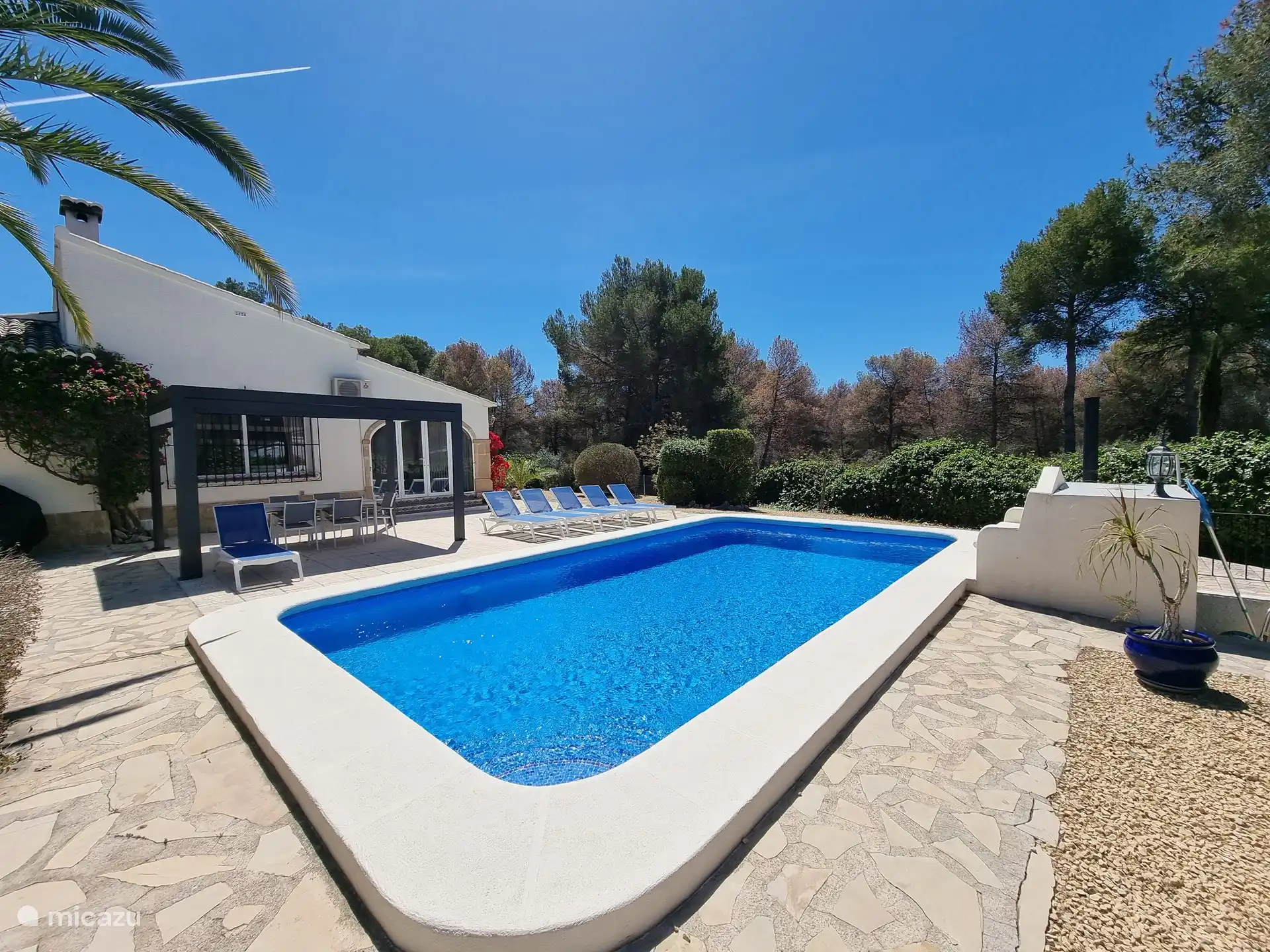 Herrliche Lage direkt am Granadella-Park