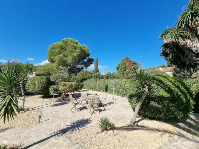 Villa Paradis | Espagne, Costa Blanca, Jávea - villa 2ème coin salon, au soleil presque toute la journée. Parfait pour boire une tasse de café le matin, ou en alternance avec l'ombre sous la pergola