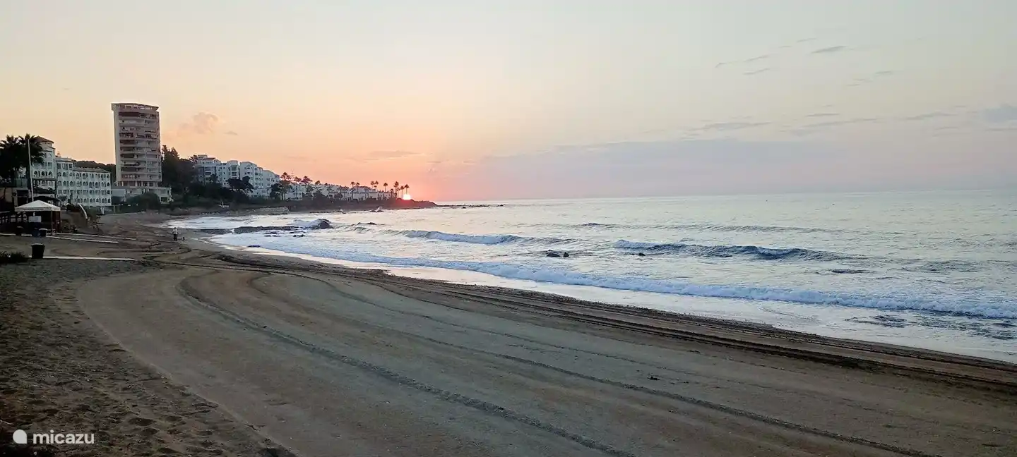 Amanecer en la playa de Riviera