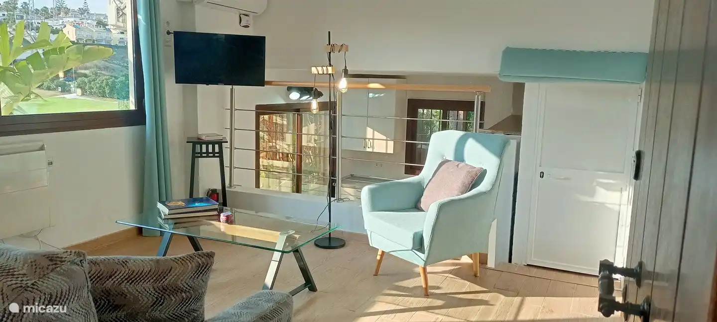 Sala de estar con acceso a la cocina