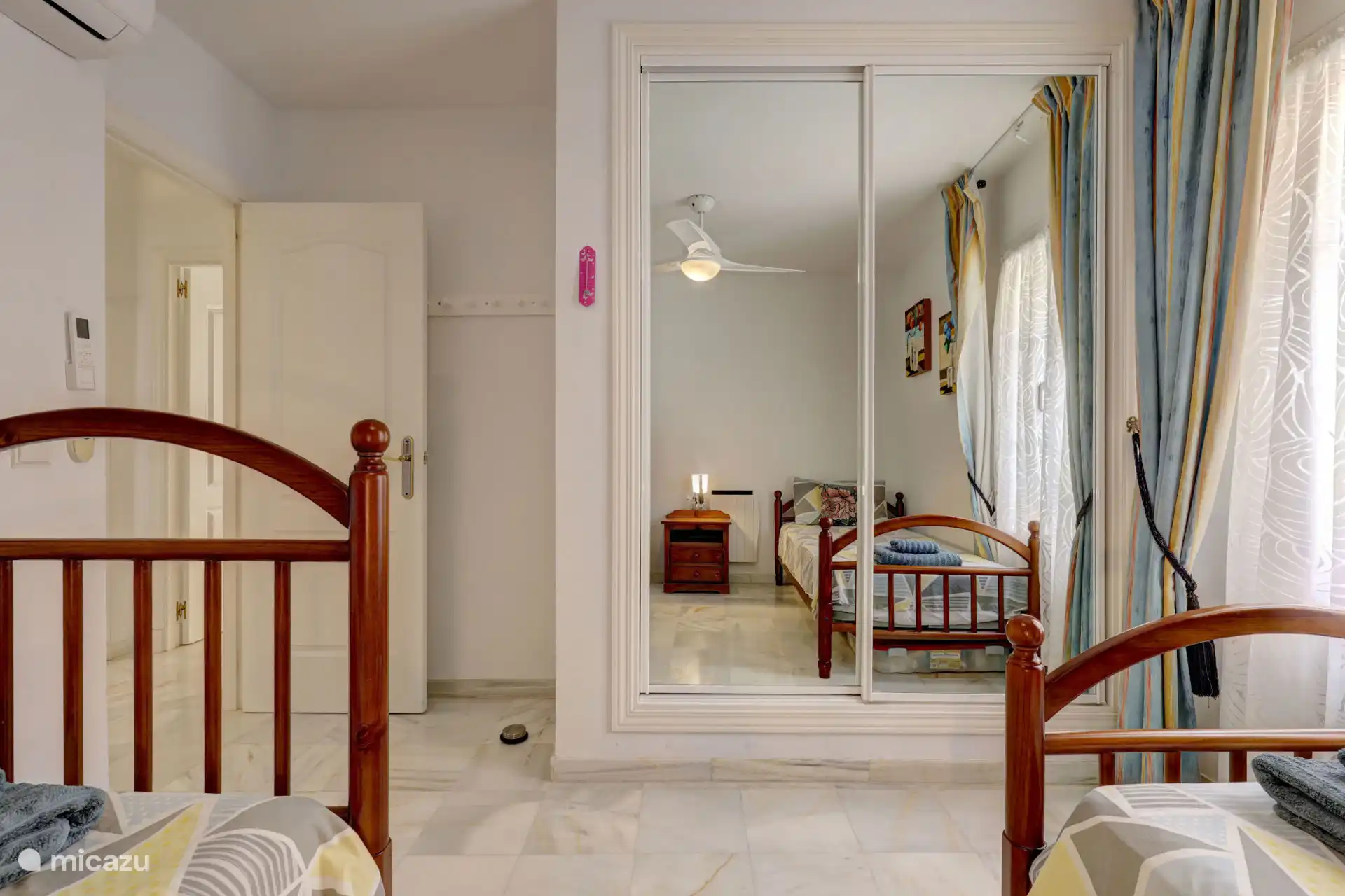 Slaapkamer 2 met eenpersoonsbedden