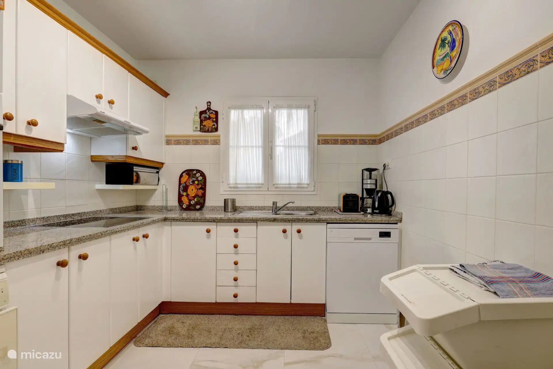 Voll ausgestattete Küche