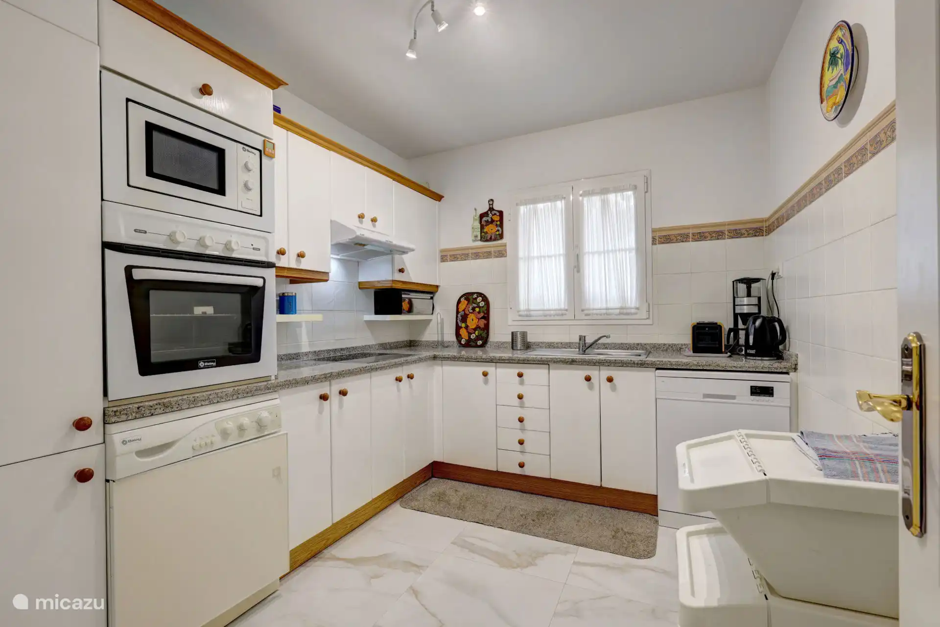 Volledig uitgeruste keuken