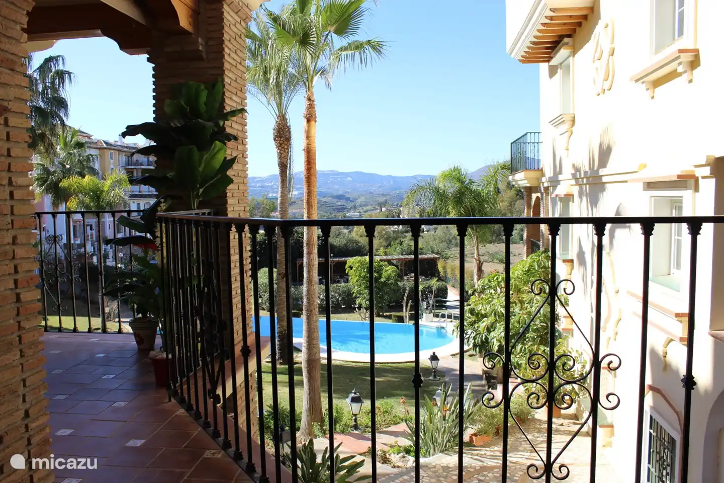 Poolblick von der Terrasse