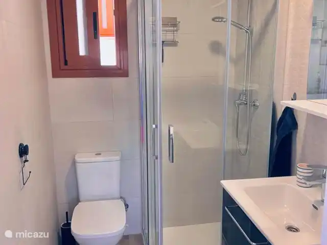 Ático de lujo con vistas al mar en España, Costa Cálida, Puerto de Mazarrón - apartamento Baño 2 con lavadora