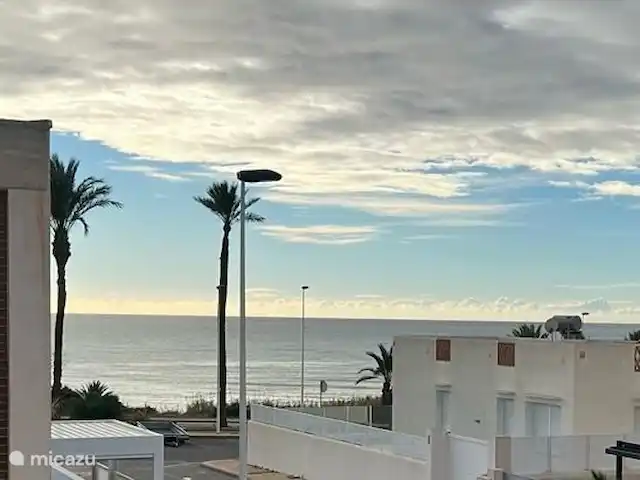 Ático de lujo con vistas al mar en España, Costa Cálida, Puerto de Mazarrón - apartamento Vista desde la terraza cerca del salón.
