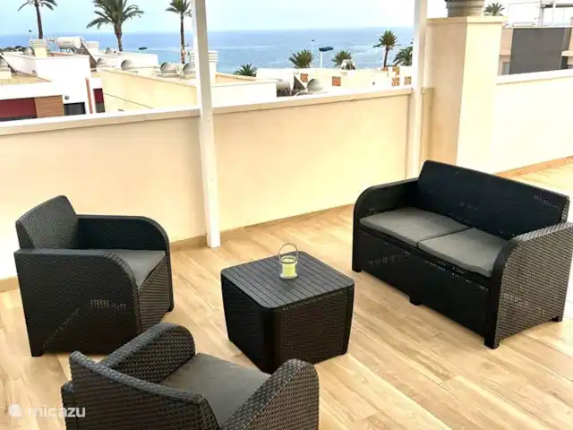 Ático de lujo con vistas al mar en España, Costa Cálida, Puerto de Mazarrón - apartamento Vista desde el solarium con marquesina sobre el mar.