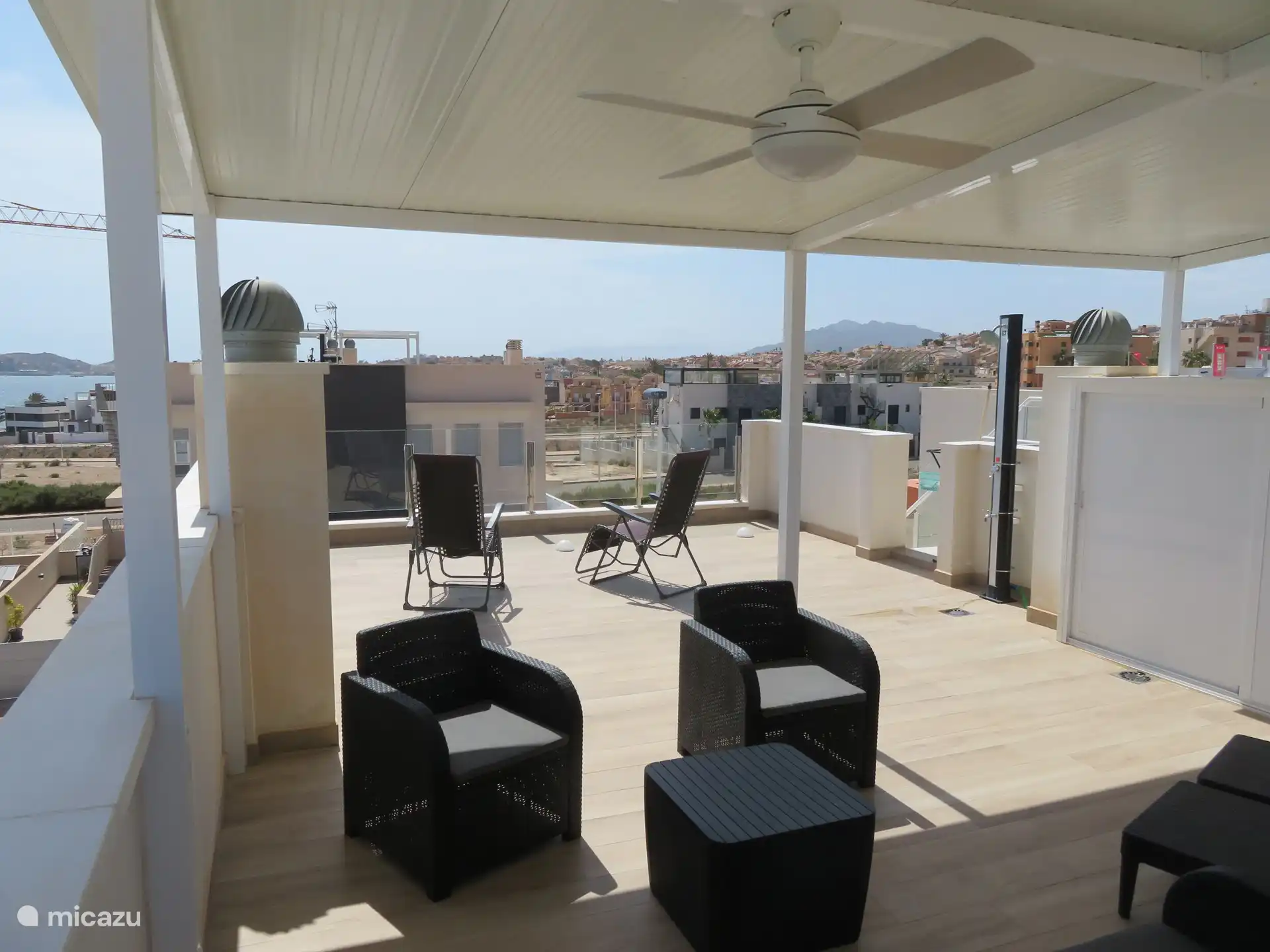 Le beau grand solarium couvert