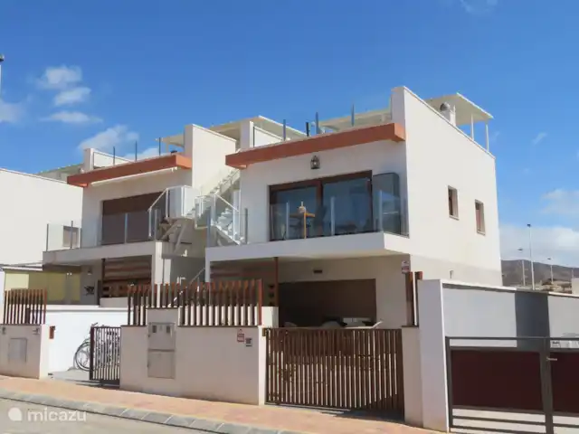 Ático de lujo con vistas al mar en España, Costa Cálida, Puerto de Mazarrón - apartamento El apartamento con solarium y marquesina.