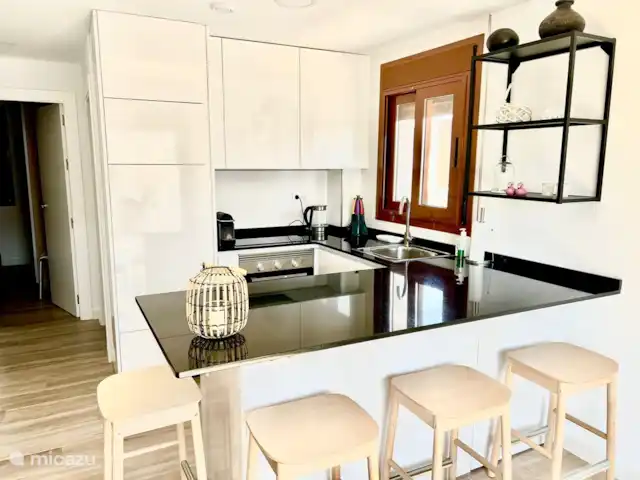 Ático de lujo con vistas al mar en España, Costa Cálida, Puerto de Mazarrón - apartamento Cocina de lujo con horno, frigorífico y lavavajillas.