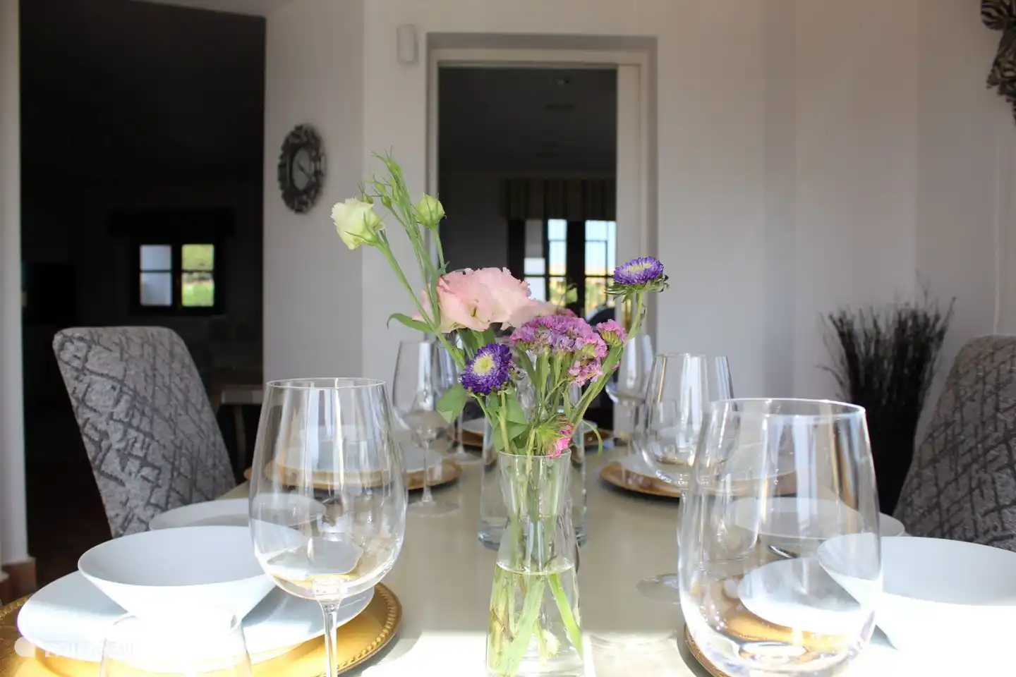 Comedor con acceso directo a la cocina