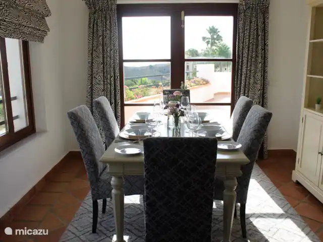 Maison 3 Chambres, Tennis+Piscine, Miraflores | Espagne, Costa del Sol, Riviera Del Sol - maison de ville Salle à manger avec accès à la terrasse avant