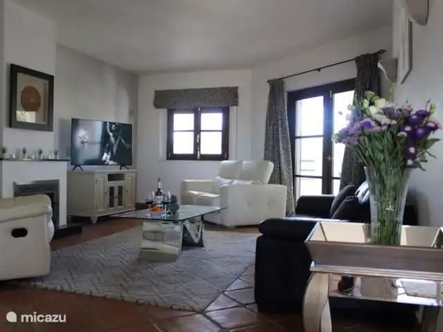 Maison 3 Chambres, Tennis+Piscine, Miraflores | Espagne, Costa del Sol, Riviera Del Sol - maison de ville Salon avec accès direct à la terrasse principale