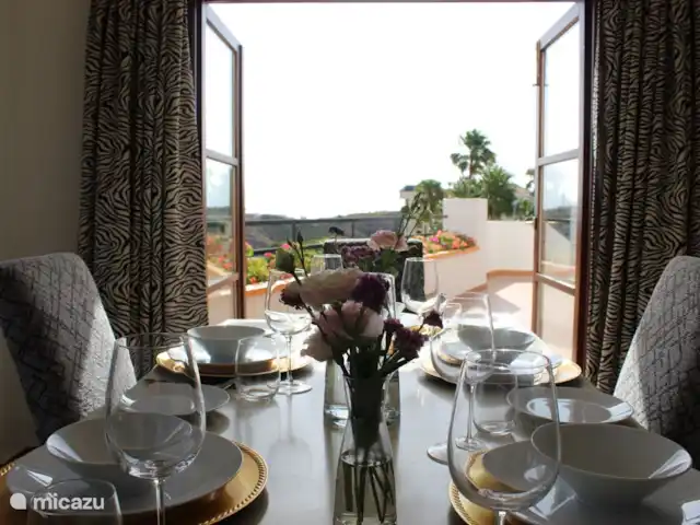 Maison 3 Chambres, Tennis+Piscine, Miraflores | Espagne, Costa del Sol, Riviera Del Sol - maison de ville Salle à manger avec accès à la terrasse d'entrée