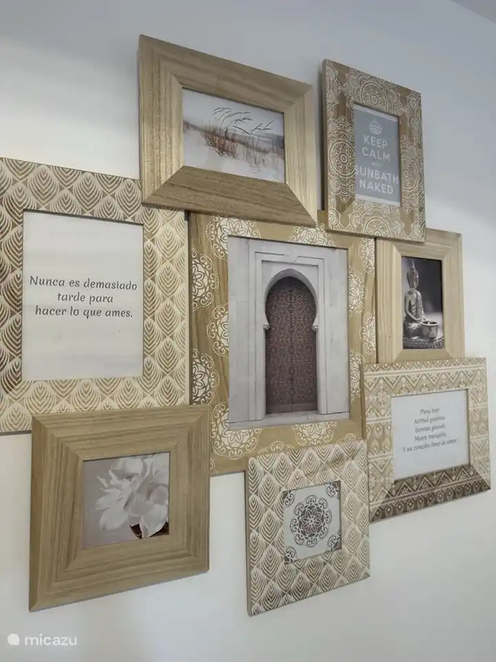 Dekoration an der Wand des Raumes.