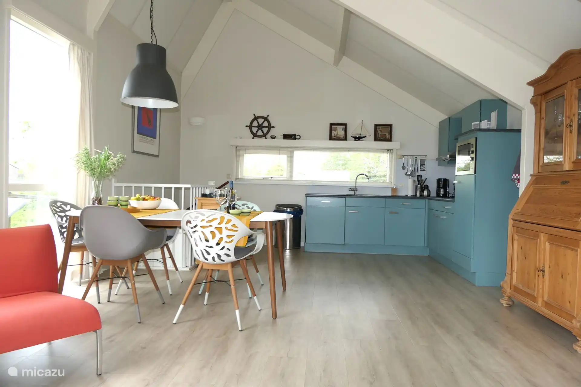 Eethoek en keuken op de 1e verdieping