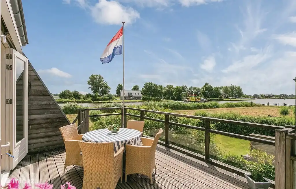 U kijkt vanaf het terras richting de Burd