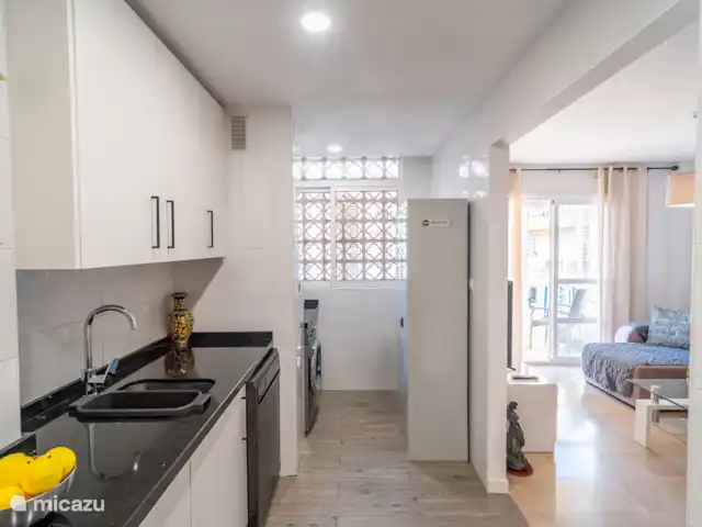 Casa Playa Guadalmar huren in Spanje, Costa del Sol, Málaga - appartement Keuken met toegang tot de woonkamer.