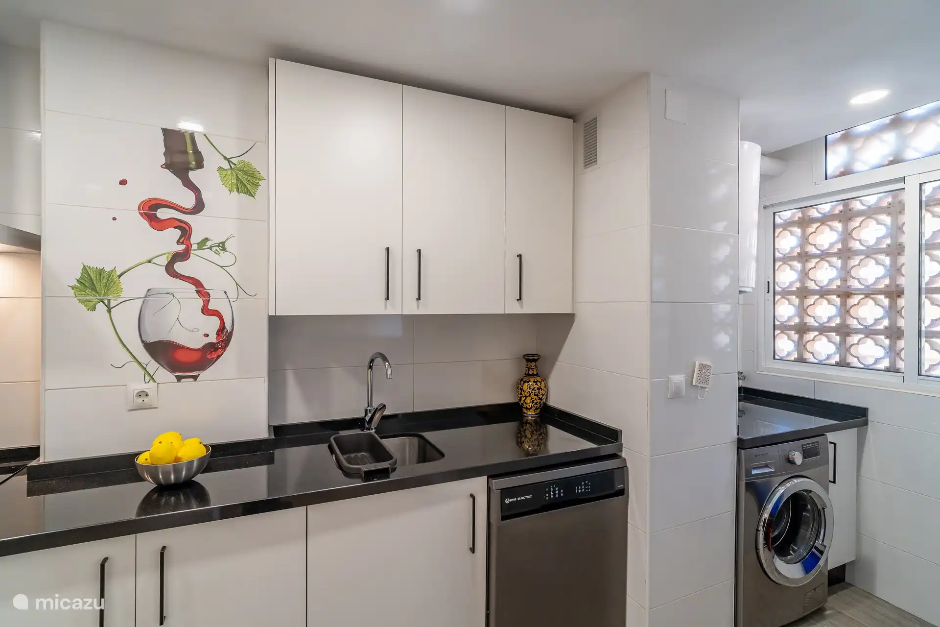 Cuisine moderne avec tous les appareils.