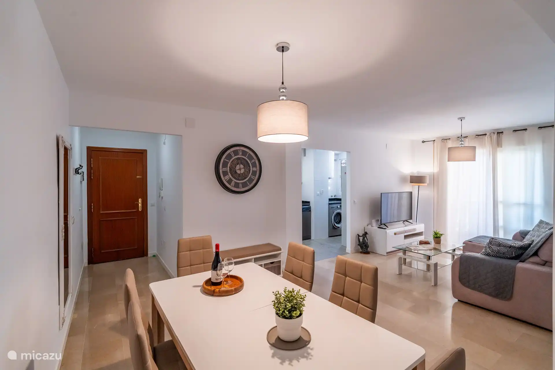 Salle à manger spacieuse pour toute la famille.