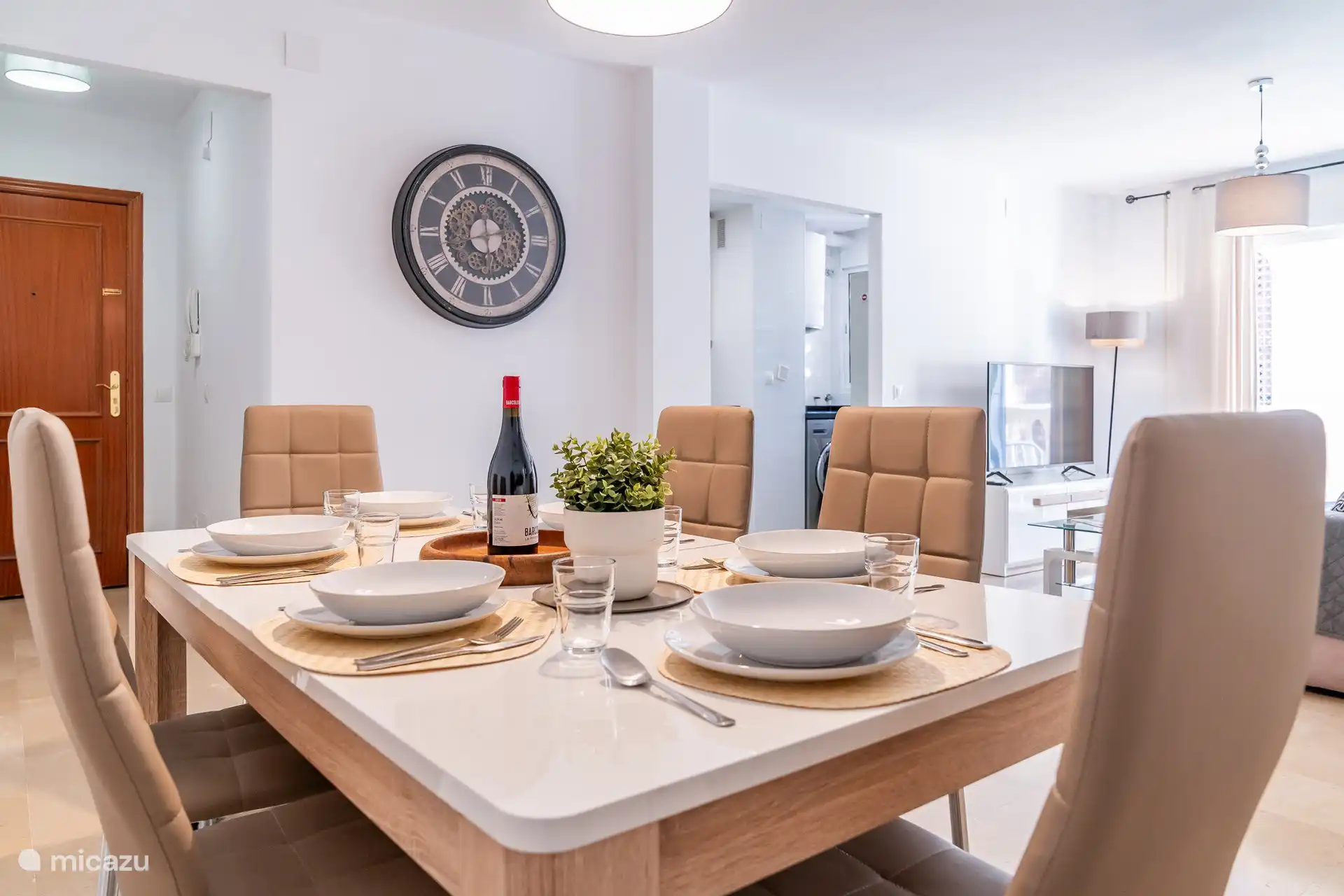 Très belle salle à manger.
