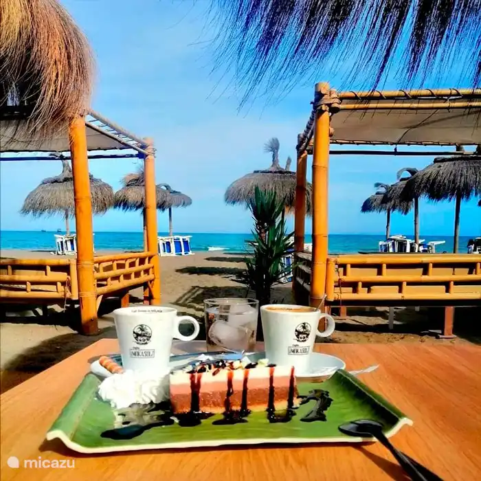 Bar de la plage à quelques mètres de l'appartement !