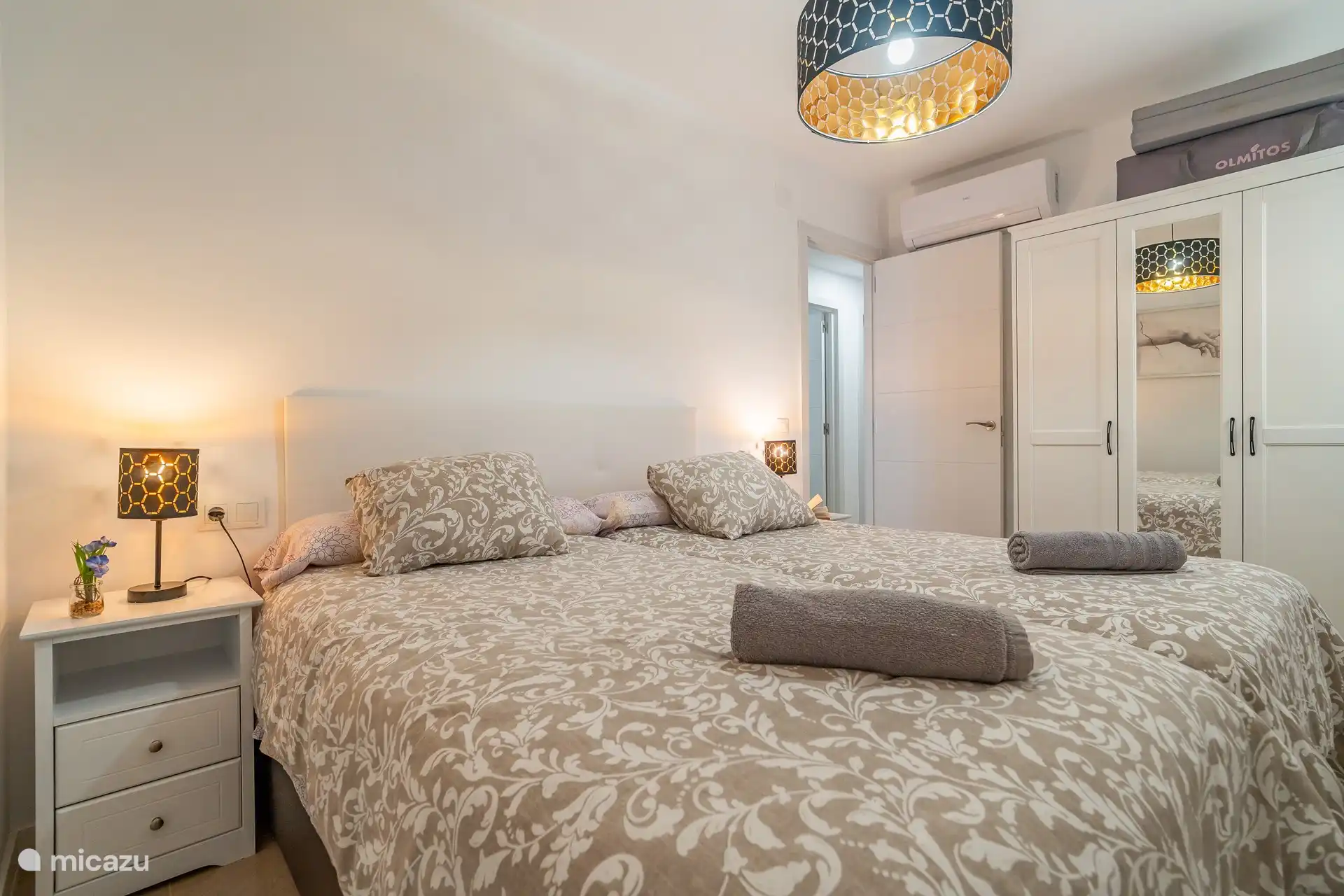 Chambre avec lits simples.