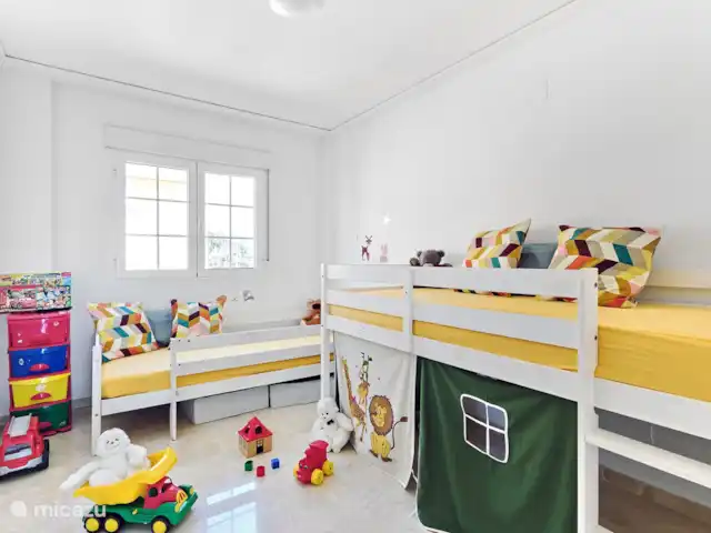 villa en España, Costa Blanca, Aspe – Butterfly Villa - piscina y parque infantil Dormitorio de niños en el primer piso.