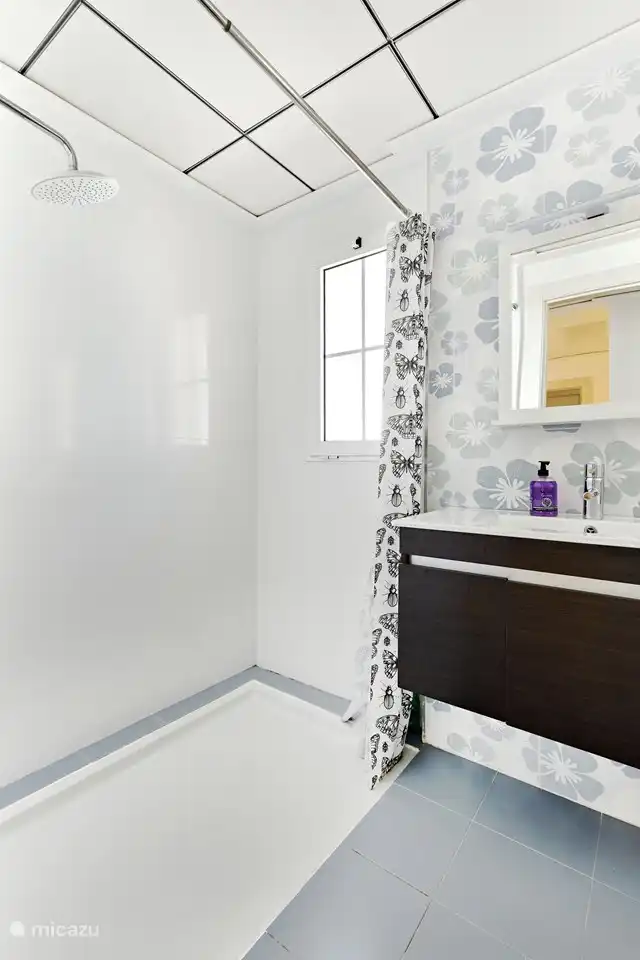 Badezimmer im 1. Stock