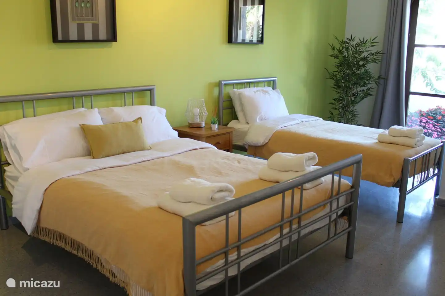 Schlafzimmer 4 mit direktem Zugang zum Hinterhof